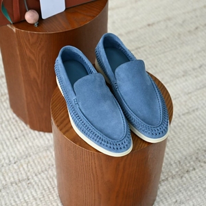 Mocasines Casuales de Diseño para Hombre, Hechos de Gamuza, Diseño de una Pieza con Diseño Calado, Tejidos con Cuero Natural - Product Image 1