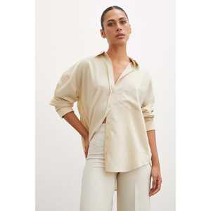 เสื้อเชิ้ตลายทางผ้าลินินผู้หญิงสีเบจติดกระดุมสไตล์มินิมอลสำหรับทุกวัน - Product Image 6