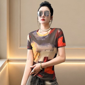 Trendy Sheer Mesh Top With a Floral Print, Short Sleeves, Round Neck, and Slimming Figure-flattering Design - Product Image 6