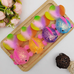 HY Jouet anti-stress à presser en maltose, best-seller, en forme d'animal (salamandre, capybara, patte de chat) avec paillettes et motif dessin animé - Product Image 4