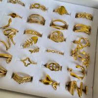 Assortiment de 36 bagues en acier inoxydable plaqué or 18 carats, style vintage, avec boîte à bagues incluse, vente en gros de bijoux fantaisie