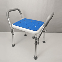 Chaise de douche antidérapante avec accoudoirs rembourrés en mousse/plaque d'assise avec coussinets et trous de drainage/tabouret de douche réglable en hauteur sur 6 niveaux