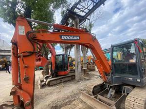Mini-excavatrice Doosan DX60-9C de couleur orange, type chenillé, machine de construction d'occasion avec boîte de vitesses, moteur, pompe, 6000 kg, Corée - Product Image 4