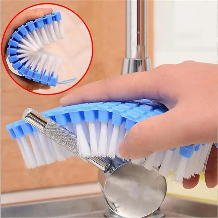 Vendita calda nuovi prodotti per la casa creativi spazzola morbida curva spazzola per la pulizia in plastica rubinetto spazzole da bagno
