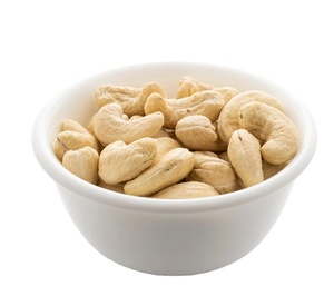 Vente en gros de noix de cajou biologiques de qualité supérieure W320 Traitement des produits bruts Certifié HACCP Origine vietnamienne Emballage personnalisé Prix bon marché - Product Image 1