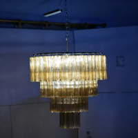 Lustre LED personnalisé en verre et métal, design nuage, style moderne minimaliste et luxe léger, pour salon, chambre et salle à manger de villa ou hôtel.