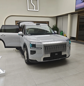 Zeekr 9X Versión Hyper 70kWh, Auto Eléctrico Híbrido Enchufable, 4WD, L2 ADAS, 5 LiDARs, Cabina Inteligente, 3.1s 0-100km/h, Carga Rápida de 900V - Product Image 3