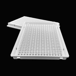 Placa de PCR Yongyue Medical de 384 pocillos, 40L, blanca con revestimiento transparente, fondo plano, pocillos cuadrados, falda completa, esterilizable - Product Image 1