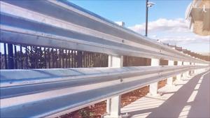 Barrière <span class=keywords><strong>de</strong></span> sécurité en acier galvanisé en forme <span class=keywords><strong>de</strong></span> W, équipement <span class=keywords><strong>de</strong></span> circulation routière pour les routes et les zones <span class=keywords><strong>de</strong></span> stationnement aux Philippines - Product Image 2