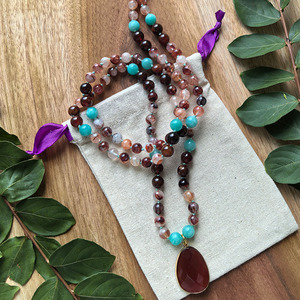 สร้อยคอมุกมาลา <span class=keywords><strong>108</strong></span> เม็ด ทำด้วยมือ, โกเมนธรรมชาติ, ควอตซ์ไฟแดง, อะเมโซไนต์, จาปามาลา, คริสตัลบำบัดเพื่อการสวดมนต์, ของขวัญเครื่องประดับโยคะ - Product Image 5