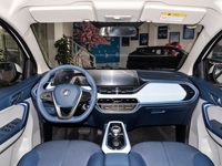 Sol Direksiyonlu Sedan Elektrikli Araba Changan E Car EV 5 Kişilik Lityum Pil Deri Koltuklar R15 Lastikler Panoramik Sunroof Metal Tavan