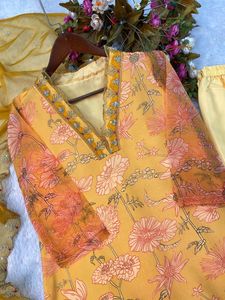 Robes pour femmes Costume droit en rayonne et coton avec Dupatta pour vêtements de fête de l'exportateur et du fabricant indiens - Product Image 4