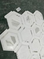 Mosaïque de carreaux en marbre style moderne, motif feuille, découpée au jet d'eau