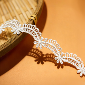 Vente en gros <span class=keywords><strong>pas</strong></span> <span class=keywords><strong>cher</strong></span> dentelle broderie dentelle chimique garniture large bordure dentelle de coupe pour vêtement - Product Image 1