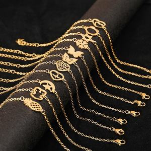 Bracelet Acier Inoxydable « RisingMoon » Pas Cher, Plaqué Or 18 Carats Sans Ternissement, avec Breloques Papillon, Lettre et Cœur pour Femmes et Filles - Product Image 2