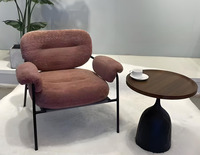 Fauteuil d'appoint moderne en bouclette avec accoudoirs roulés, pieds en métal noir, chaise longue moelleuse pour salon, chambre, appartement, écologique