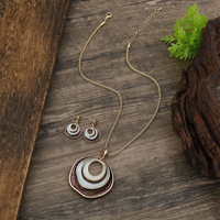 Boucles d'oreilles pendantes T66 en cercle ondulé, bijoux chic en émail avec anneaux concentriques imbriqués