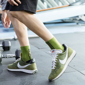 Chaussettes d'entraînement professionnelles pour hommes avec soutien de la voûte plantaire et coussin respirant pour l'haltérophilie et le CrossFit - Product Image 3