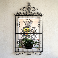 Grille de sécurité décorative en fer forgé sur mesure avec design européen, résistante à l'eau pour une utilisation extérieure dans une maison/villa