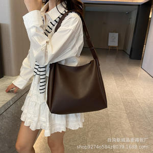 Sac fourre-tout en toile imperméable grande capacité pour homme, nouveau style 2025, mode mère-fille, à porter à l'épaule ou à la main, avec cristaux - Product Image 4