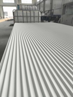 Revêtement film PVC 9mm apprêt blanc peinture flexible cannelé MDF 3D ondulé panneau mural usine directement pour la décoration intérieure de la maison