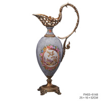 Horloge de bureau classique de luxe haut de gamme américaine et européenne en céramique et cuivre avec calendriers, ornements décoratifs en porcelaine bleue