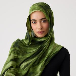 ผ้าคลุมศีรษะมุสลิมแบบสั่งทำพร้อมโลโก้แบรนด์ ปี 2026 ขายส่ง ระบายอากาศได้ดี ใช้ได้ทุกฤดู ดีไซน์เรียบหรู ทันสมัย สำหรับผู้หญิง พิมพ์ลาย ผ้าโมดอล ฮิญาบ - Product Image 1