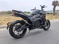 Moto de course électrique à grande vitesse 7000W Moteur de moyeu de roue 72V avec batterie au lithium 80Ah Vitesse 140 km/h Portée 150km pour adultes