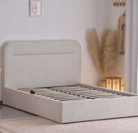 Lit plateforme rembourré avec rangement intégré pour chambre moderne