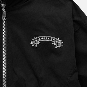 Chaqueta Cortavientos Ligera ASH de Nailon Negro, Corte Holgado, con Capucha y Cierre Frontal, Estilo Urbano - Product Image 4