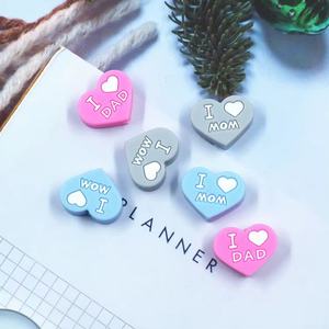 J'aime <span class=keywords><strong>Mam</strong></span>/papa bricolage en forme de coeur attache-sucette bijoux accessoires perles de dentition en Silicone de qualité alimentaire - Product Image 1