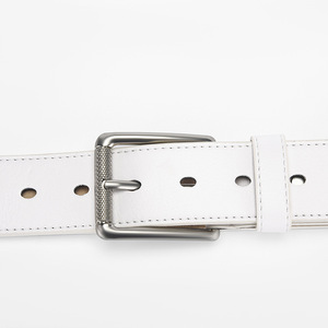 Cinturón Duradero de Cuero Vacuno Blanco para Hombre con Diseño de Bloques de Color y Hebilla Plateada para Uso Casual y Deportivo - Product Image 3