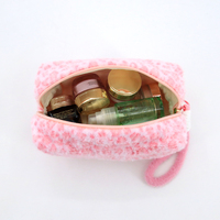 Trousse de Maquillage Léopard en Peluche Douce et Moelleuse, Pochette de Voyage Portable à Fermeture Éclair pour Cosmétiques et Articles de Toilette avec Dragonne