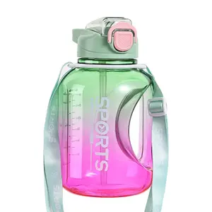 زجاجة مياه رياضية بلاستيكية جديدة ذات سعة كبيرة وشفافة بتصميم متدرج للخارج