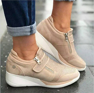 Vente en gros de chaussures de marche à talon compensé en maille et strass pour femmes baskets à paillettes respirantes et à enfiler - Product Image 5