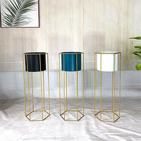 Vente en gros de présentoir d'intérieur en fer forgé doré design carré vase d'angle jardin en acier pour la maison balcon porte-fleurs pour plantes