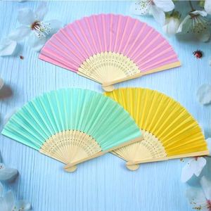 Elegante Abanico de Bambú Pintado a Mano con Flores Tropicales para Ocasiones Especiales - Product Image 3