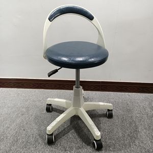 Silla de Oficina con Respaldo Pequeño y Soporte Lumbar, Asiento de Cuero, Altura Ajustable para Uso en Oficina, Modelo Km Cz213 - Product Image 1