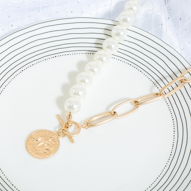New Pearl Chain Stitching Necklace, Coin Pendant, Fashionable Temperament Clavicle Chain for Women