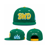 Gorra Deportiva Unisex de Alta Calidad con Logotipo Bordado en Chenilla Personalizado, Estructurada, Transpirable, de 6 Paneles, con Visera Plana y Cierre a Presión