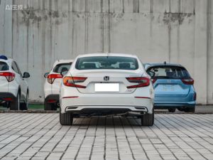 La Honda Accord 2.0L E:HEV Hybrid Sport Hybrid Leader 2022 est une berline hybride électrique de taille moyenne. - Product Image 5