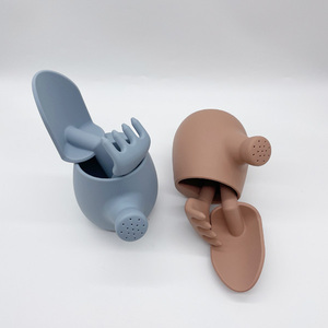 Annaffiatoio in Silicone con Set di rastrelli, perfetto per i più <span class=keywords><strong>piccoli</strong></span> che giocano in <span class=keywords><strong>giardino</strong></span> o in spiaggia - Product Image 2