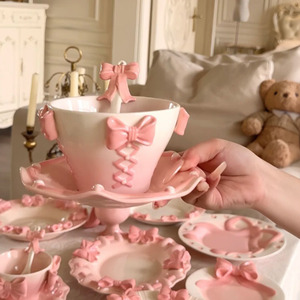 Vente directe usine : Tasse en céramique motif nœud papillon et cœur, magnifique tasse à café ou à thé avec couleur sous-glaçure pour usage domestique - Product Image 1