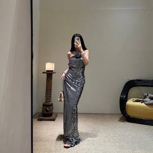 Robe de soirée mi-longue pour femme, col en V, dos nu, fendue |   Robe de bal luxueuse avec broderie de sequins faite à la main en satin - Product Image 2