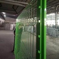 Panneau de clôture en treillis soudé 3D courbé, pliage triangulaire, galvanisé/revêtu de poudre/PVC, clôture de sécurité antirouille pour usage résidentiel