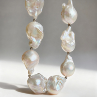 Collier ras du cou tendance pour femme avec perles d'eau douce plaquées, grandes perles baroques géométriques et fermoir, idéal pour un anniversaire