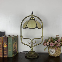 Lampe de table LongHuiJing 8 pouces en verre teinté en forme de pétales, base en alliage de zinc, douille E26 E27, abat-jour jaune rose blanc, vente en gros