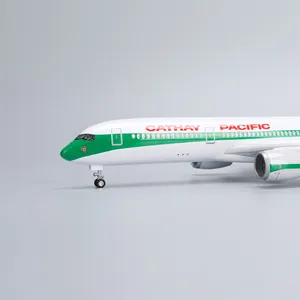 Modelo de Avión de Resina a Escala 1/142 de 47 cm de Cathay Pacific Airways <span class=keywords><strong>Airbus</strong></span> <span class=keywords><strong>A350</strong></span>-<span class=keywords><strong>900</strong></span> con la Decoración del 80 Aniversario y Ruedas - Product Image 4