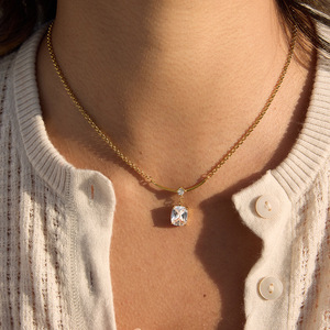 Collana Trendy con Zirconi in Acciaio al Titanio, Impermeabile e Antiossidante, con Catena Regolabile per Donne - Product Image 1