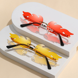 แว่นกันแดดทรงแปลกตาสำหรับผู้หญิงผู้ชาย กรอบโลหะไร้ขอบ แว่นกันแดดแฟชั่นสำหรับงานปาร์ตี้ สีลูกกวาด - Product Image 4